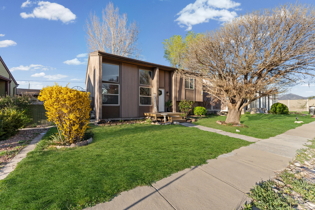 2426 W HARDROCK DR Taylorsville, UT 84129