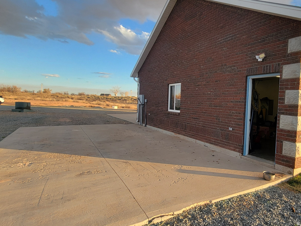 9755 E 4000 N Lapoint, UT 84039