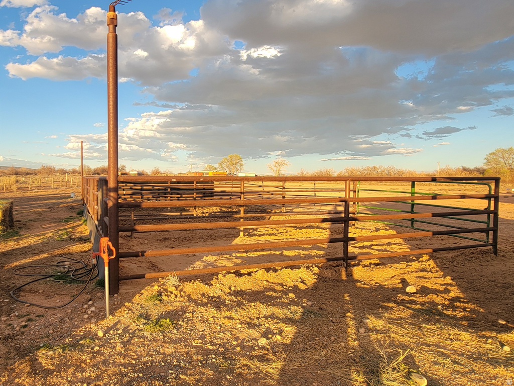 9755 E 4000 N Lapoint, UT 84039