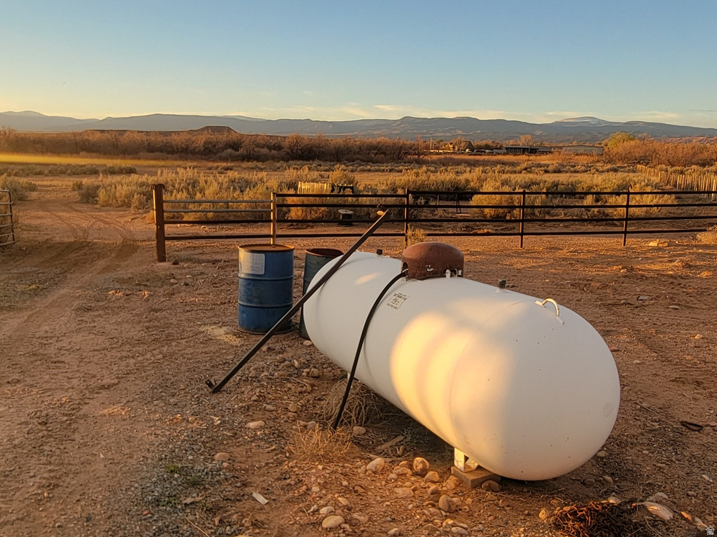 9755 E 4000 N Lapoint, UT 84039