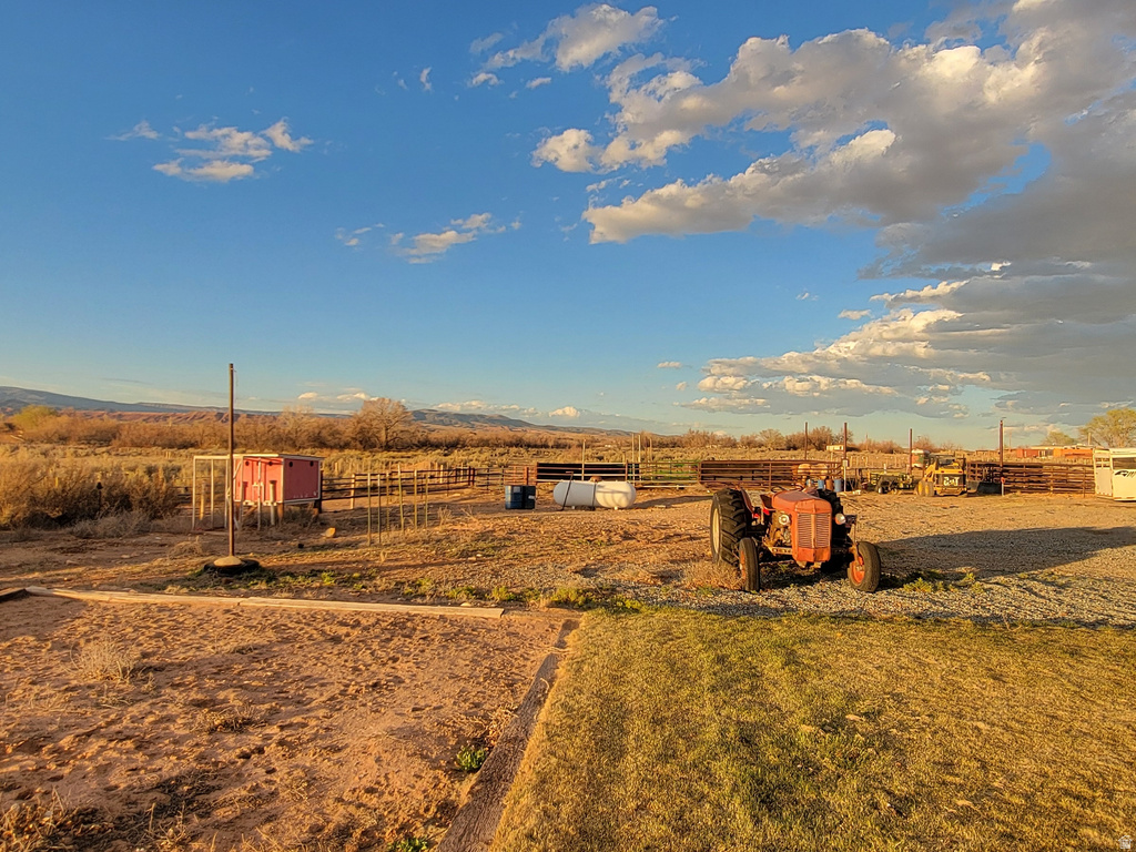 9755 E 4000 N Lapoint, UT 84039