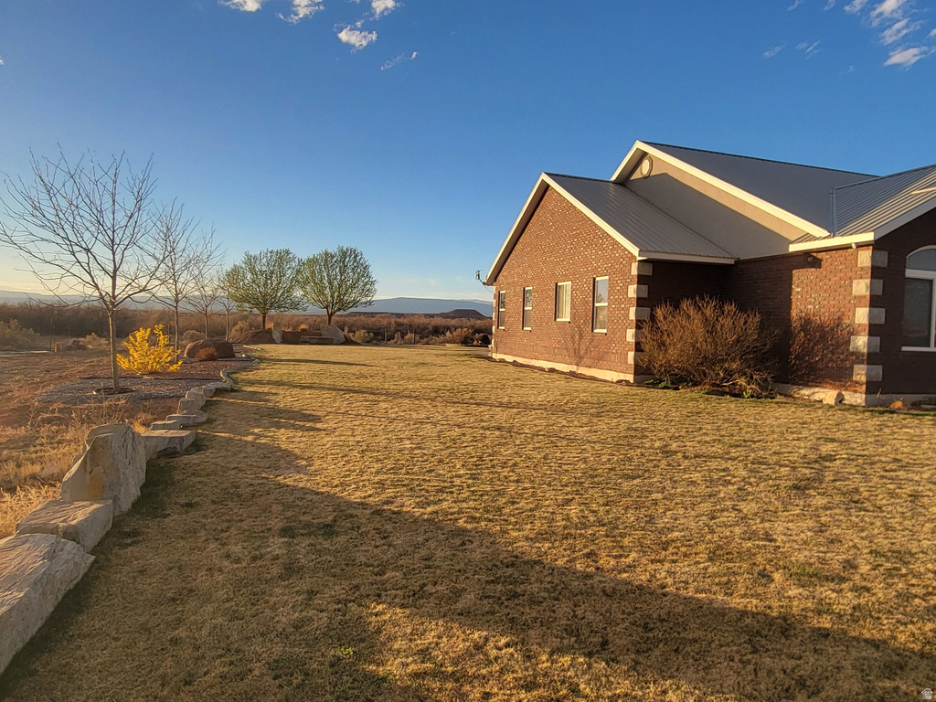 9755 E 4000 N Lapoint, UT 84039