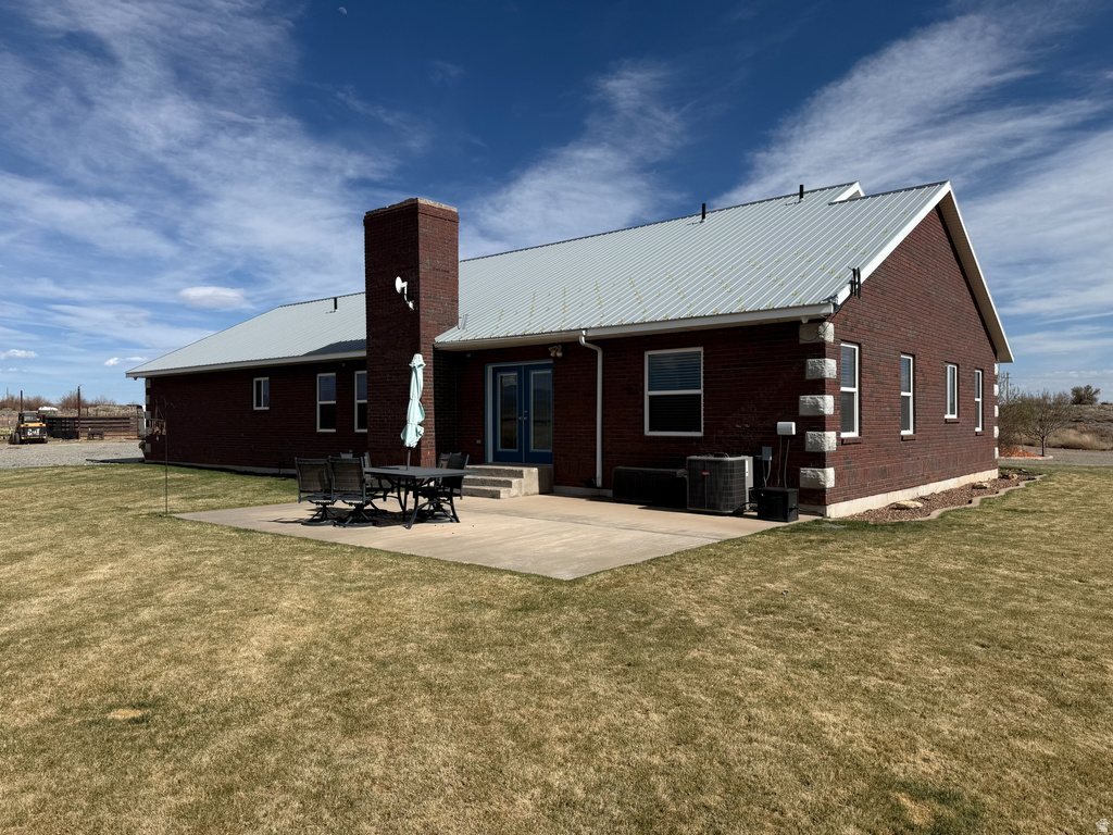 9755 E 4000 N Lapoint, UT 84039