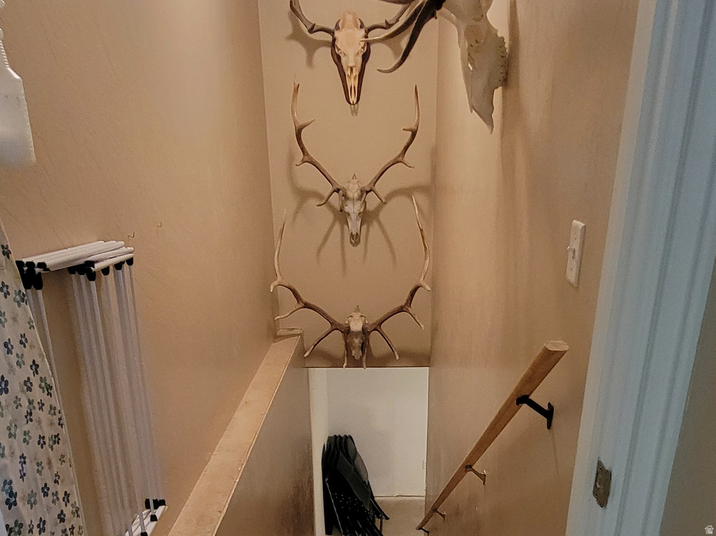 9755 E 4000 N Lapoint, UT 84039