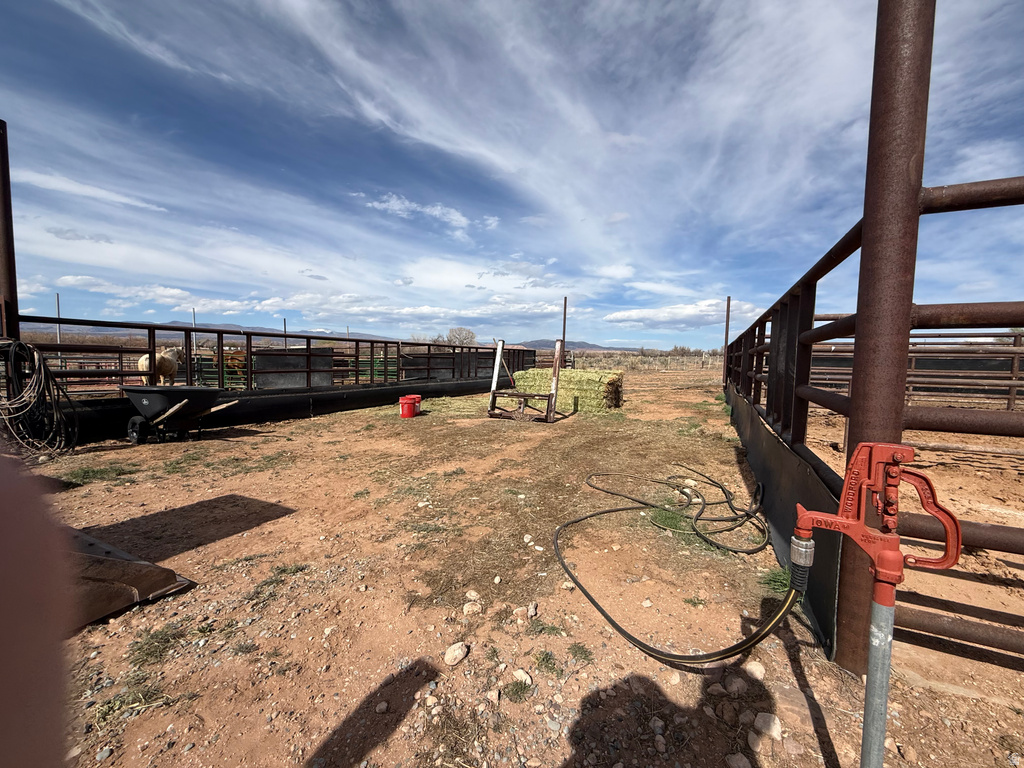 9755 E 4000 N Lapoint, UT 84039