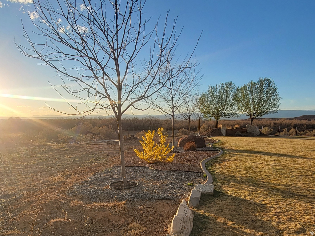 9755 E 4000 N Lapoint, UT 84039