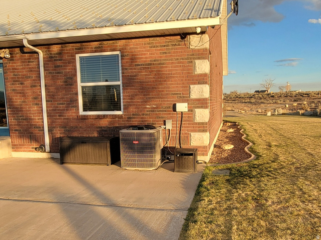 9755 E 4000 N Lapoint, UT 84039