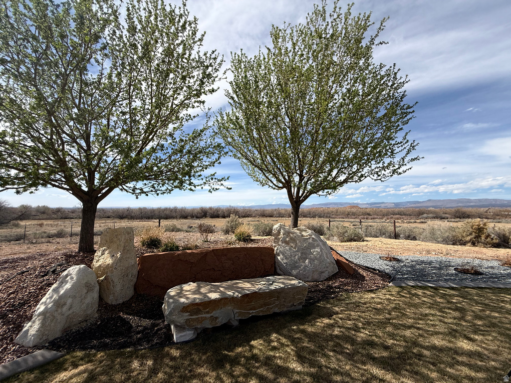 9755 E 4000 N Lapoint, UT 84039