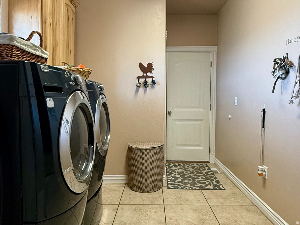 9755 E 4000 N Lapoint, UT 84039