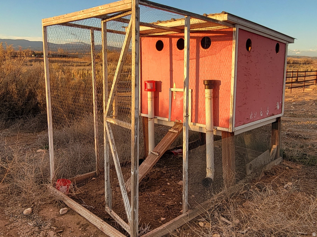 9755 E 4000 N Lapoint, UT 84039