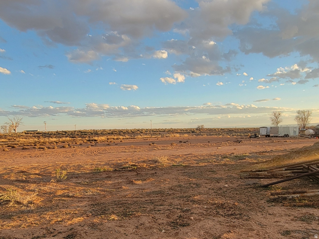 9755 E 4000 N Lapoint, UT 84039