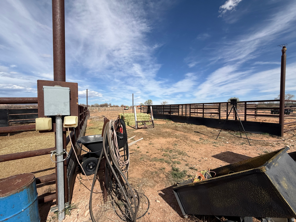 9755 E 4000 N Lapoint, UT 84039