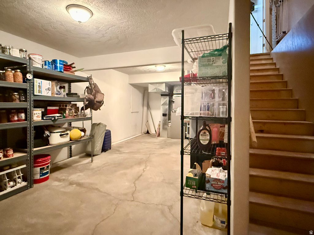 9755 E 4000 N Lapoint, UT 84039