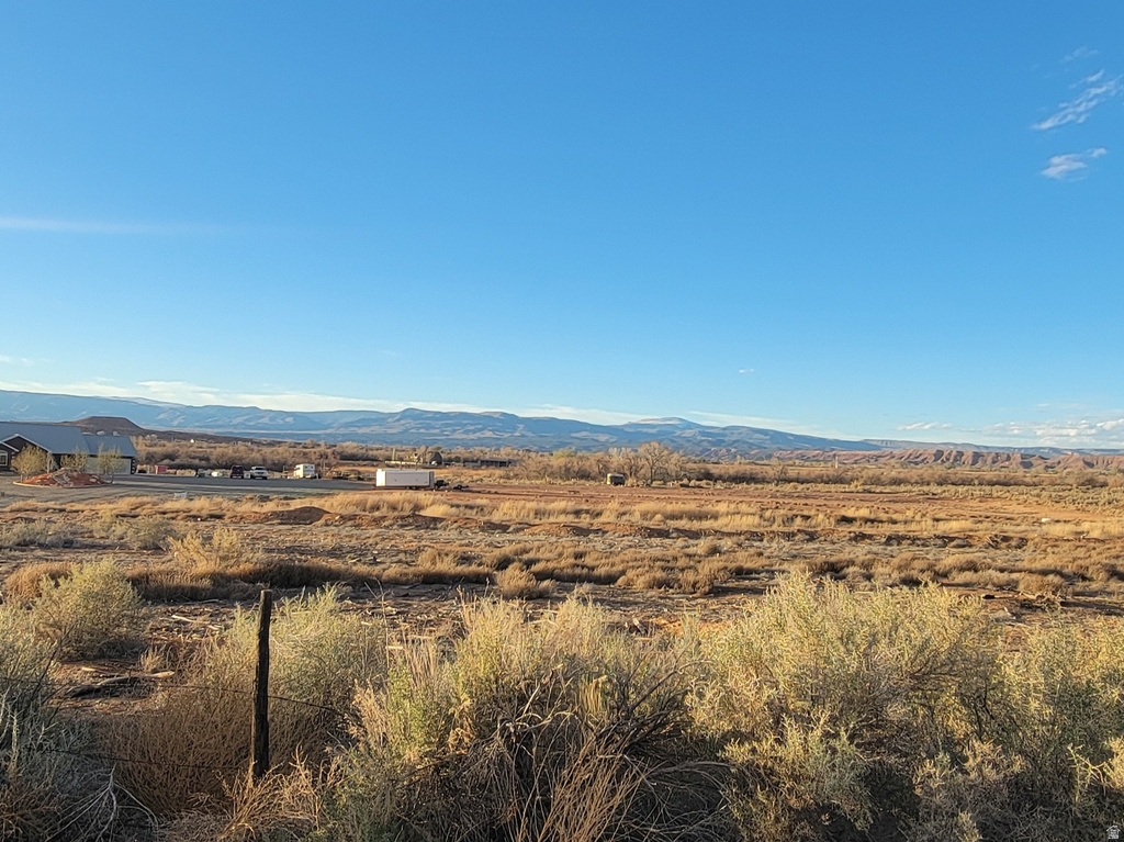 9755 E 4000 N Lapoint, UT 84039