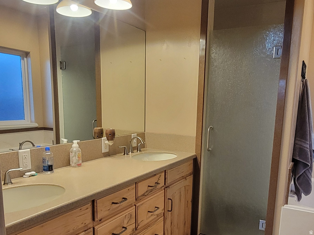 9755 E 4000 N Lapoint, UT 84039