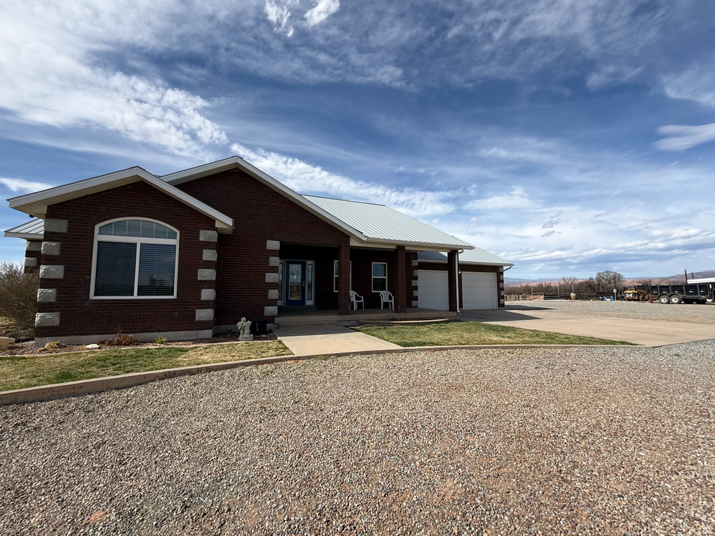 9755 E 4000 N Lapoint, UT 84039