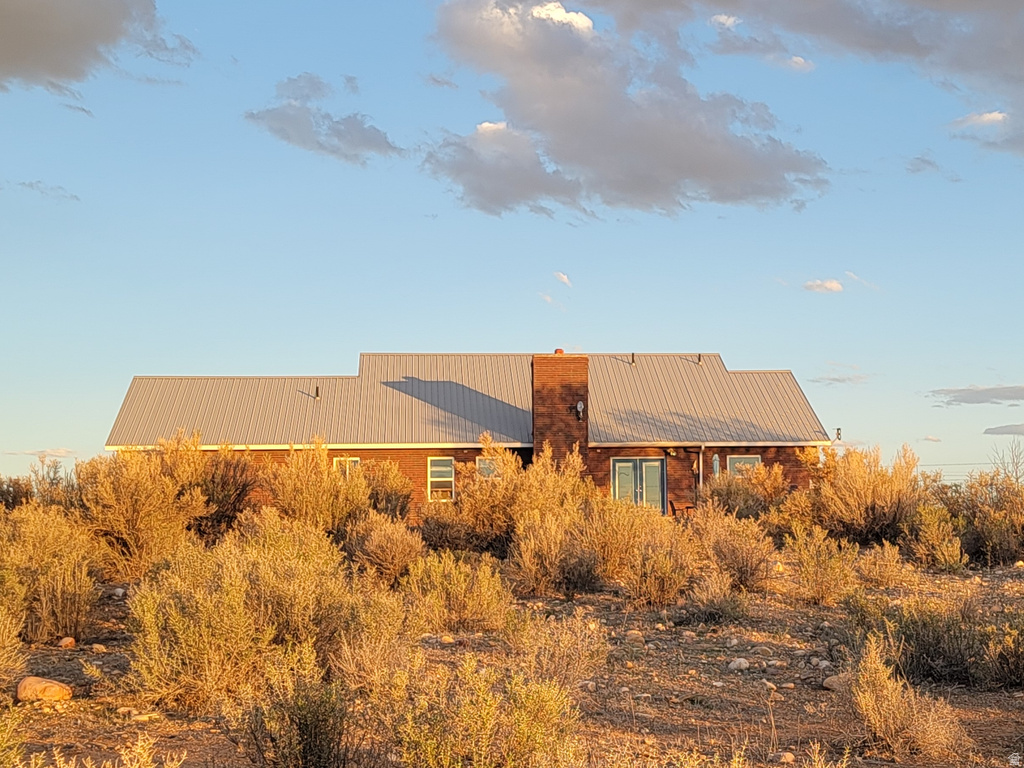 9755 E 4000 N Lapoint, UT 84039