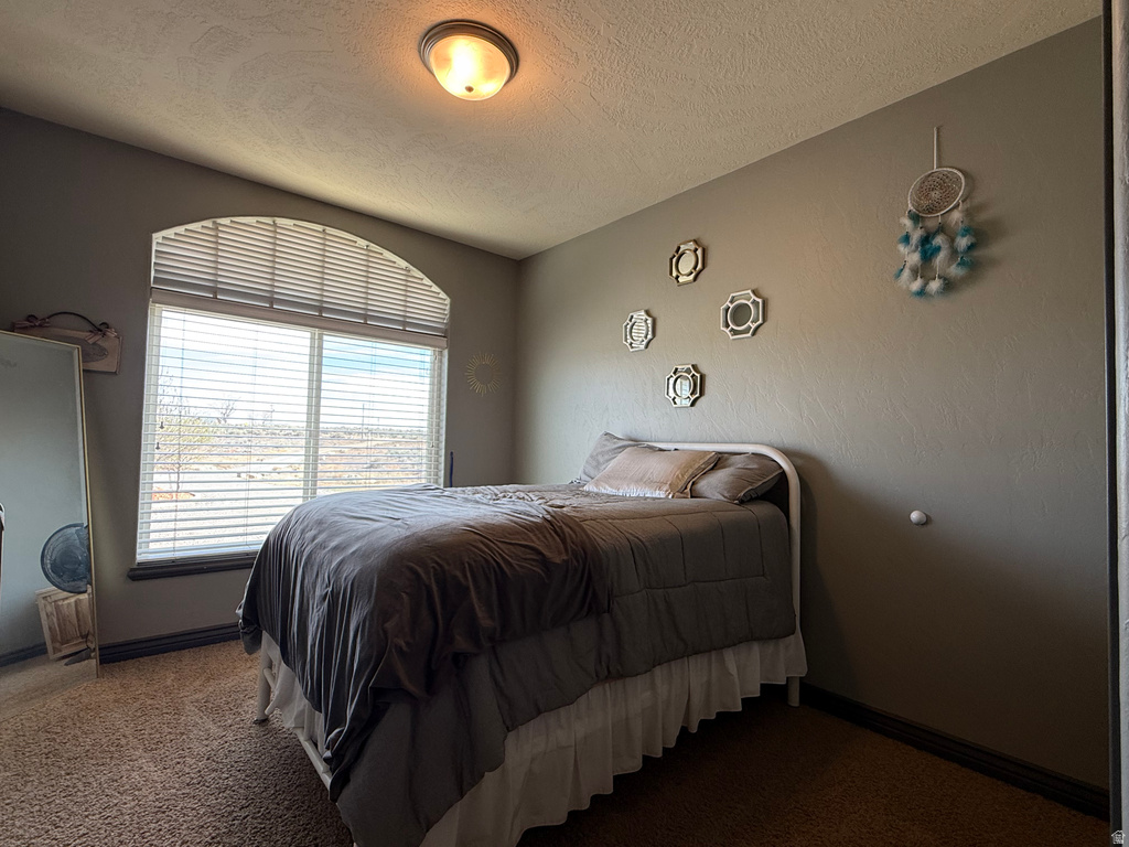 9755 E 4000 N Lapoint, UT 84039