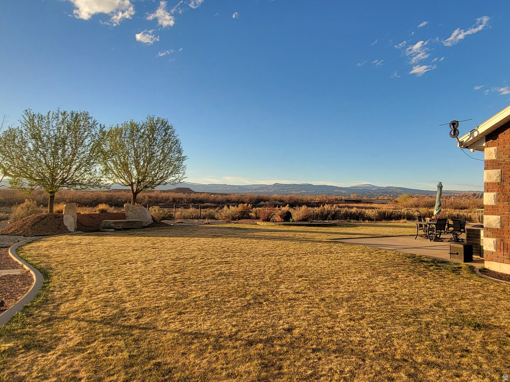 9755 E 4000 N Lapoint, UT 84039