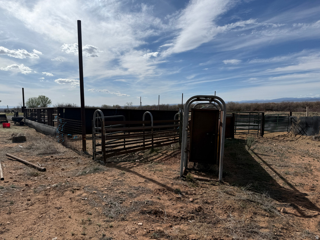 9755 E 4000 N Lapoint, UT 84039