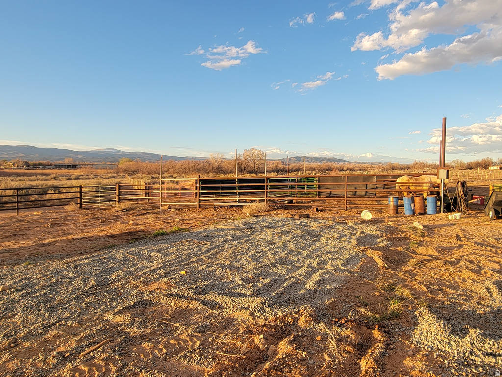 9755 E 4000 N Lapoint, UT 84039