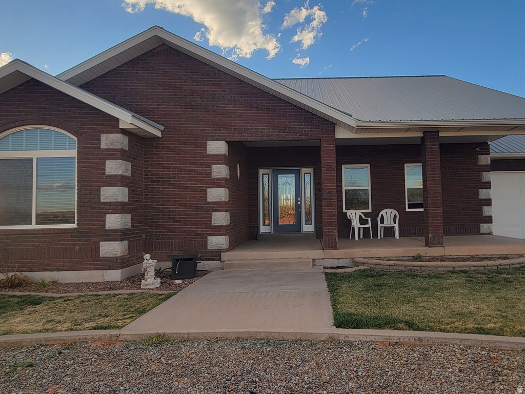 9755 E 4000 N Lapoint, UT 84039