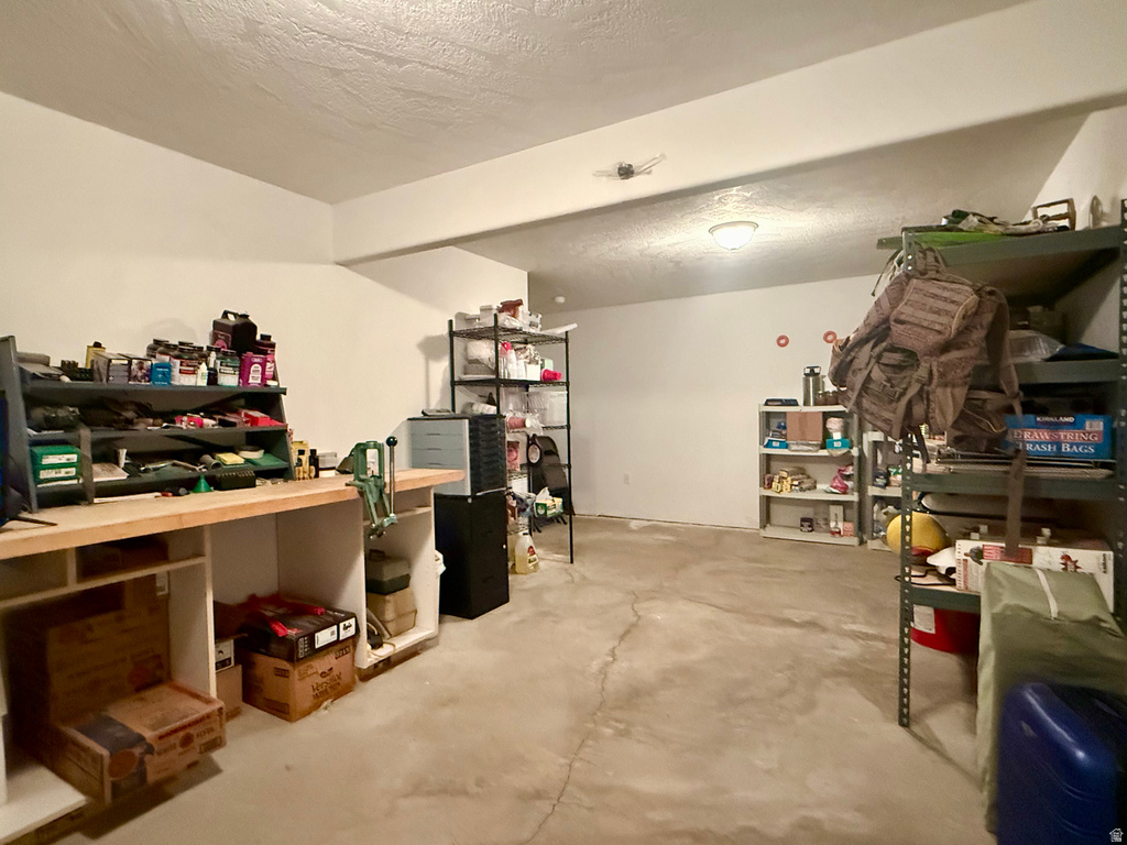 9755 E 4000 N Lapoint, UT 84039