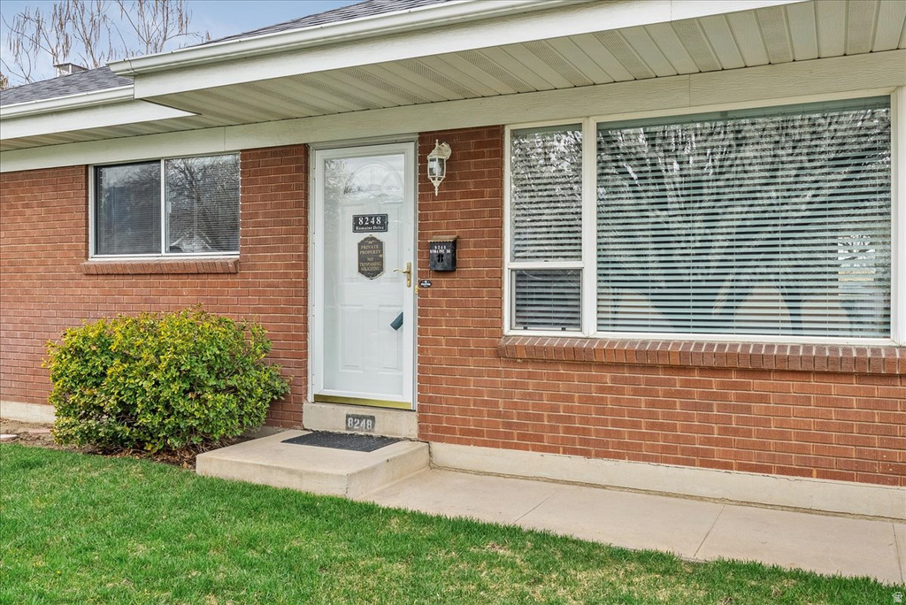 8248 S ROMAINE DR Sandy, UT 84070