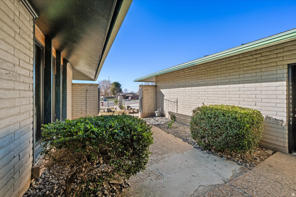 1593 E SECLUDED CIR Ogden, UT 84403