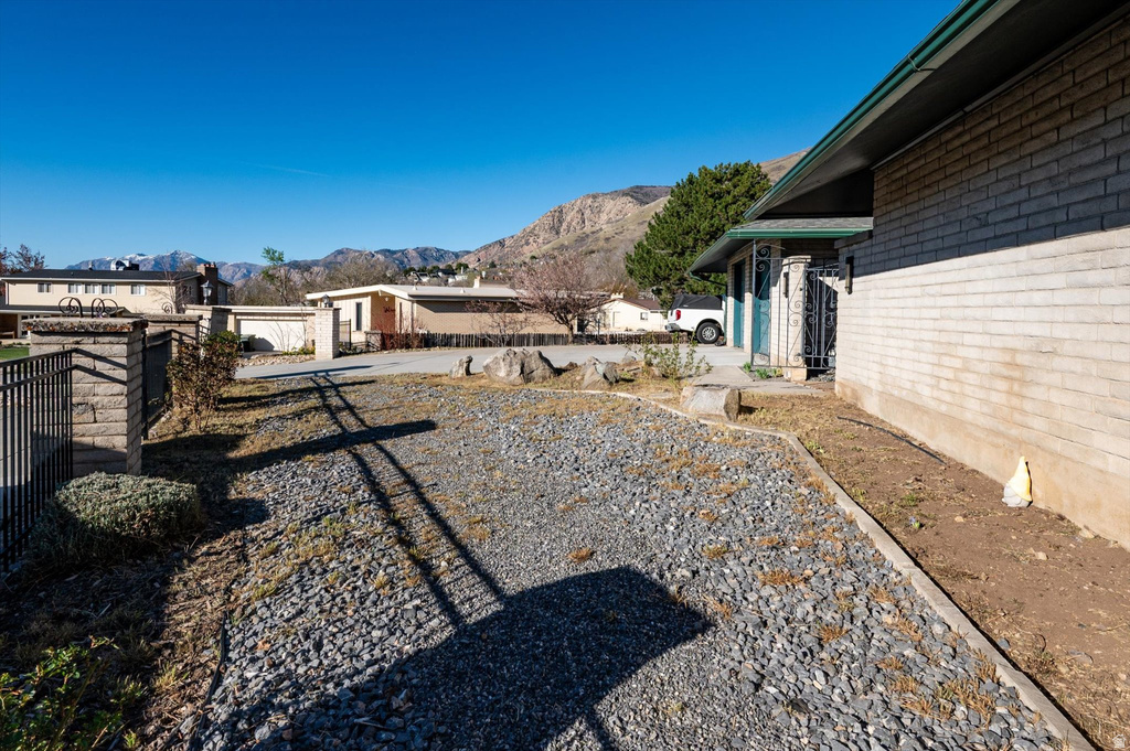 1593 E SECLUDED CIR Ogden, UT 84403