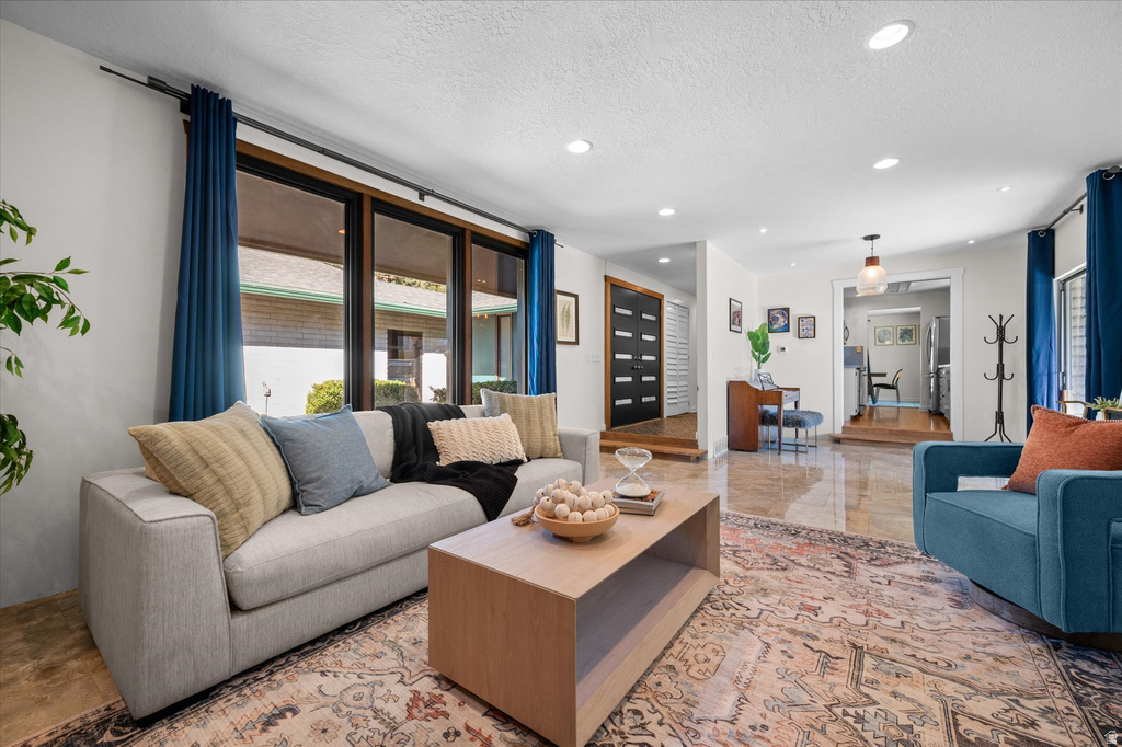 1593 E SECLUDED CIR Ogden, UT 84403