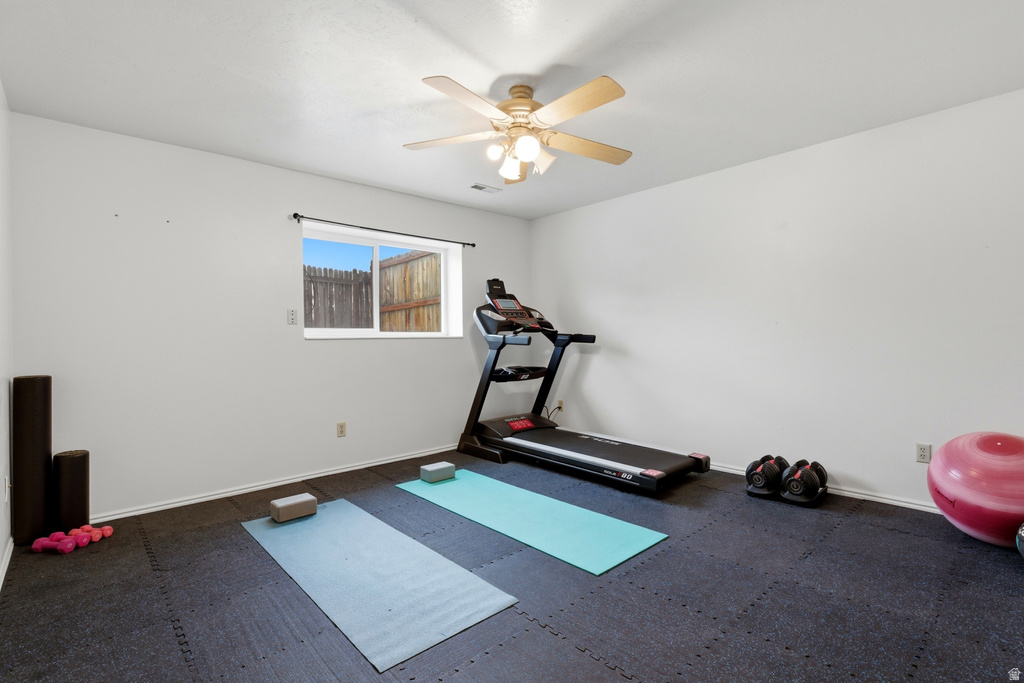 1206 E MOSS CIR Midvale, UT 84047