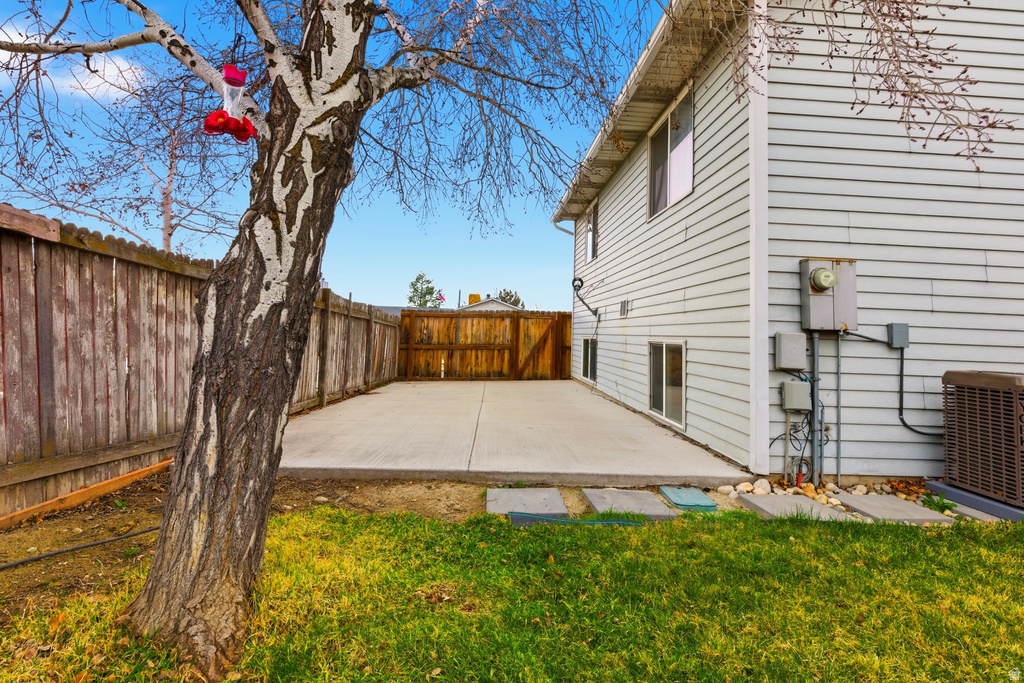 1206 E MOSS CIR Midvale, UT 84047