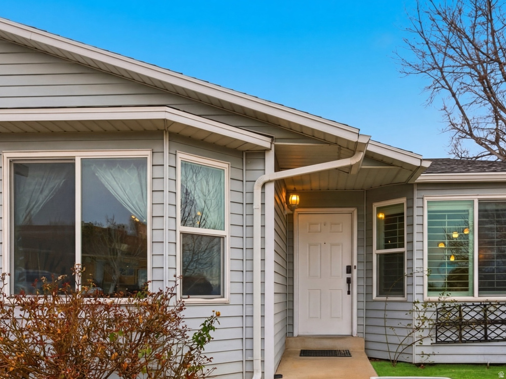 1206 E MOSS CIR Midvale, UT 84047