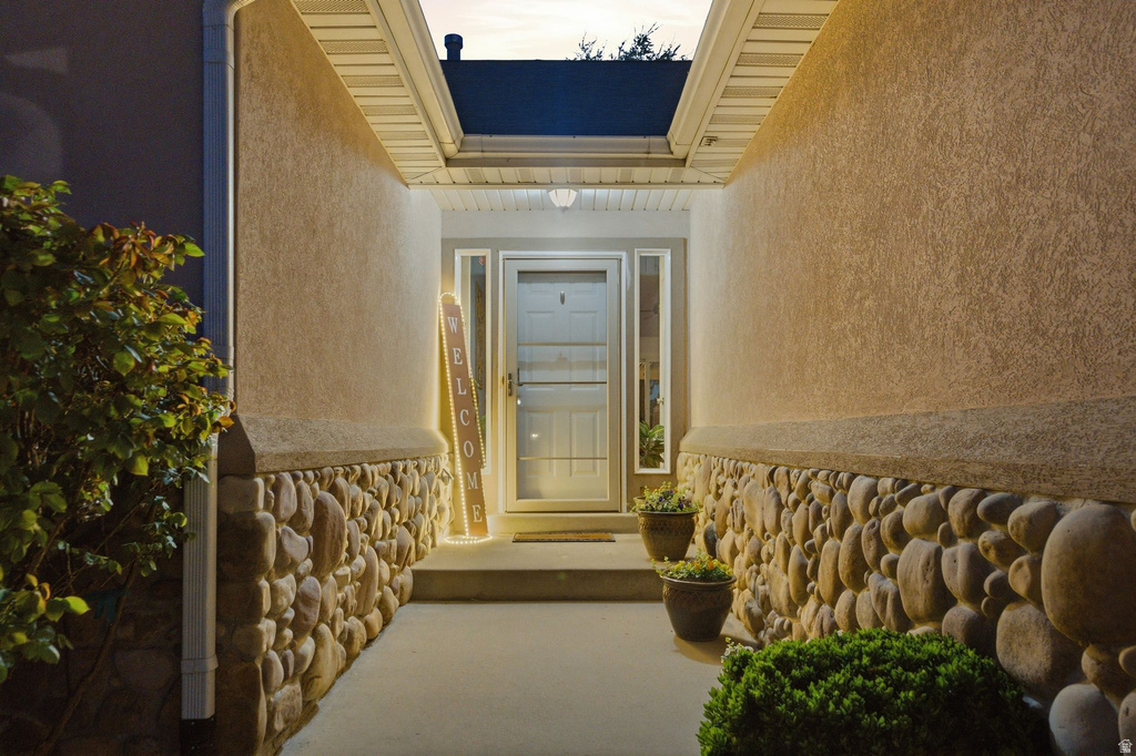 10218 S SANDY WILLOWS CV Sandy, UT 84070