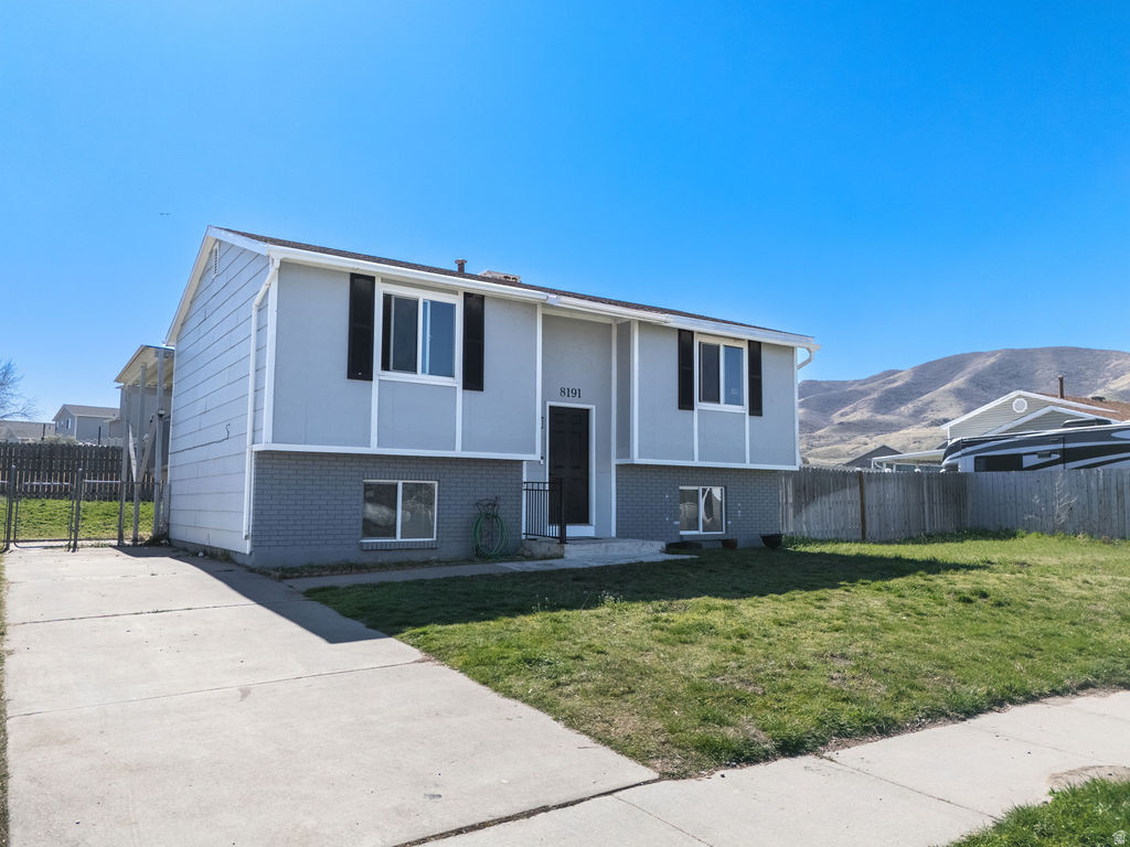 8191 W DANBURY DR Magna, UT 84044