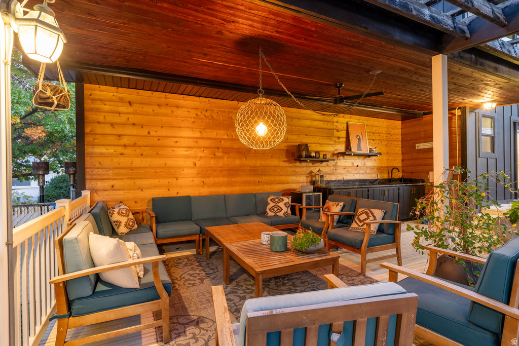 6044 S FONTAINE BLEU DR Salt Lake City, UT 84121