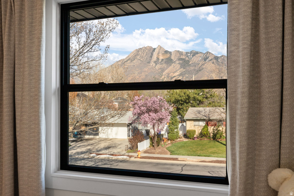 6044 S FONTAINE BLEU DR Salt Lake City, UT 84121