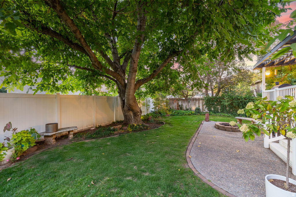 6044 S FONTAINE BLEU DR Salt Lake City, UT 84121