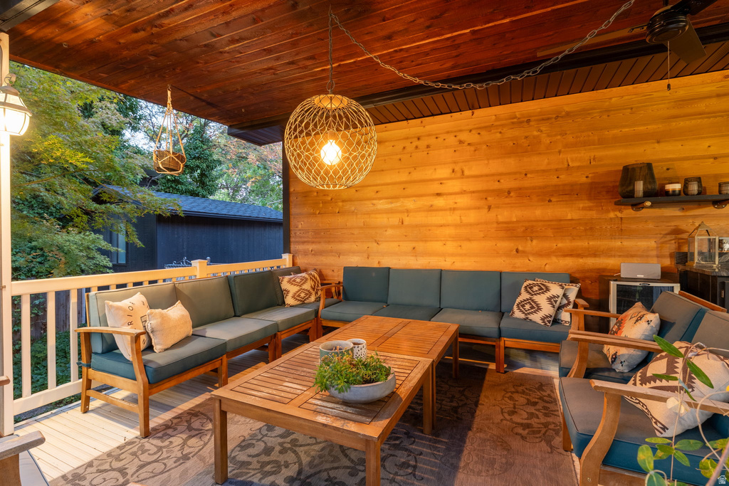 6044 S FONTAINE BLEU DR Salt Lake City, UT 84121