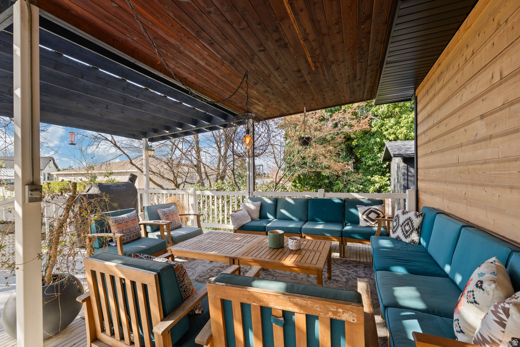 6044 S FONTAINE BLEU DR Salt Lake City, UT 84121