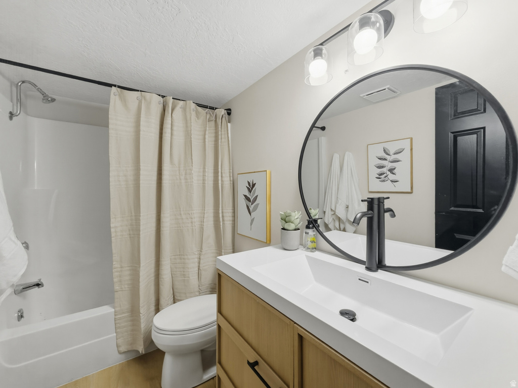 1242 E SNOWCREEK DR Layton, UT 84040