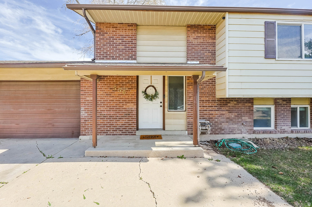 556 N NEW STAR DR Salt Lake City, UT 84116