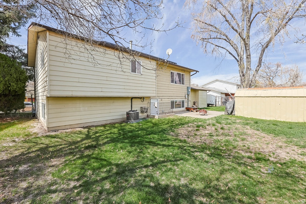 556 N NEW STAR DR Salt Lake City, UT 84116