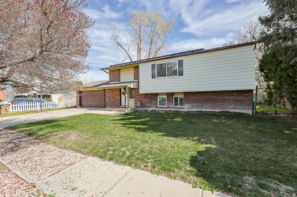 556 N NEW STAR DR Salt Lake City, UT 84116