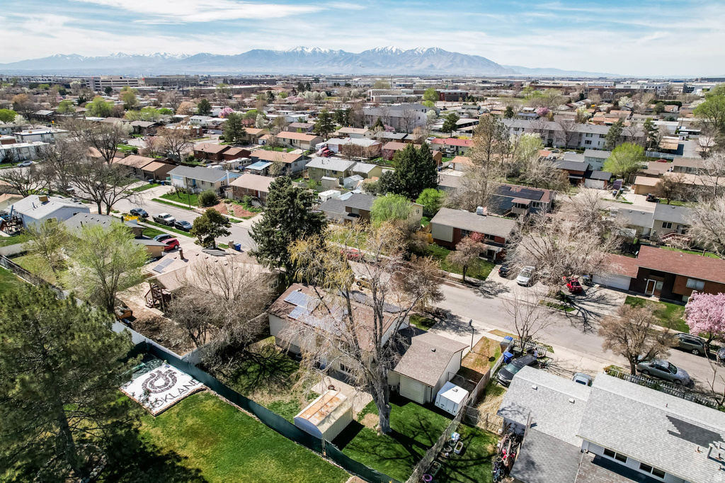 556 N NEW STAR DR Salt Lake City, UT 84116