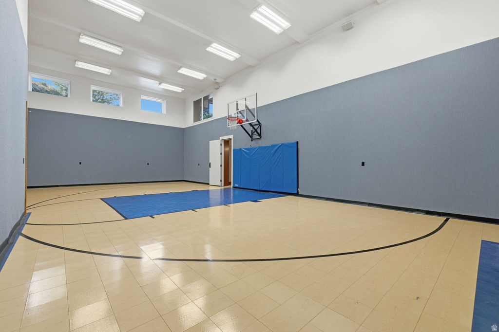 16 SNOW FOREST LN Sandy, UT 84092