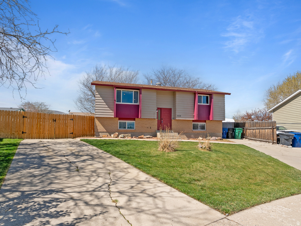 3634 S CANDIS DR Magna, UT 84044