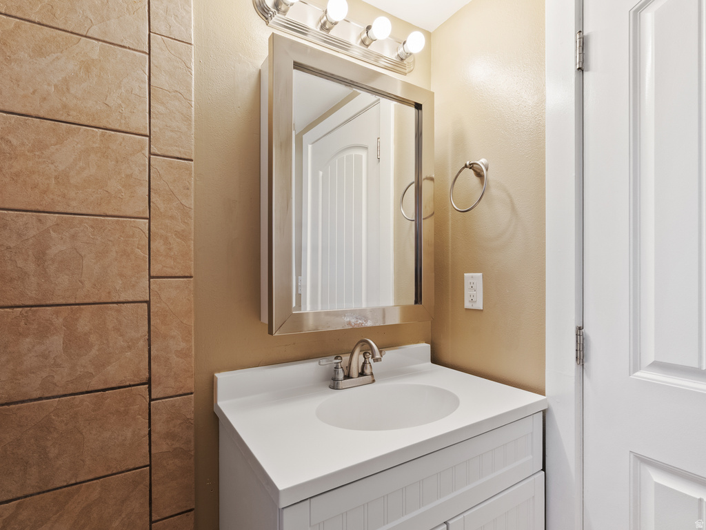 3634 S CANDIS DR Magna, UT 84044