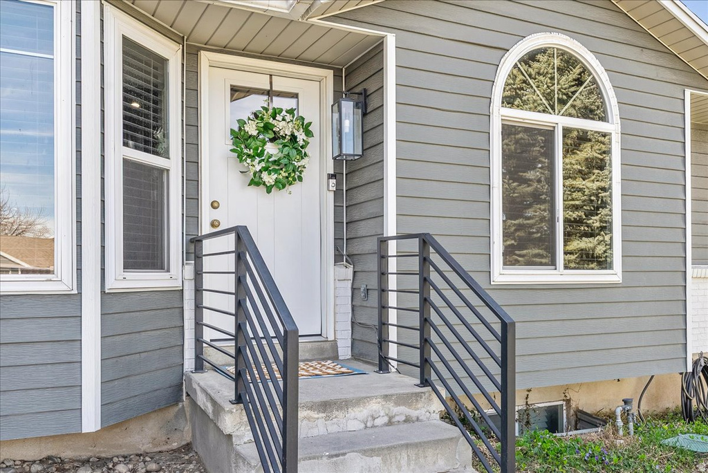 966 E GRANITE PEAK DR Sandy, UT 84094